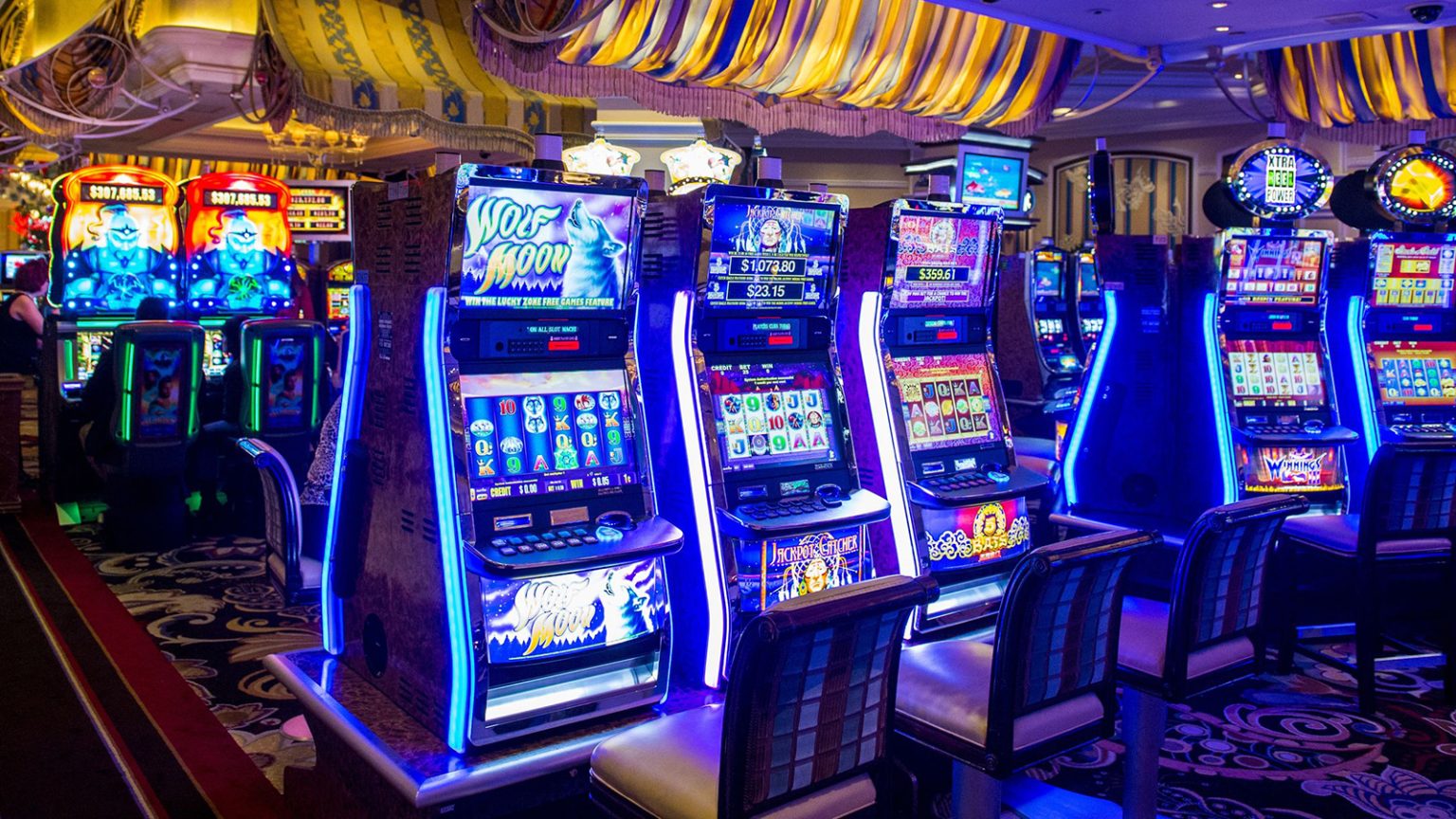 Seven reasons to choose online slot gambling over land-based casinos